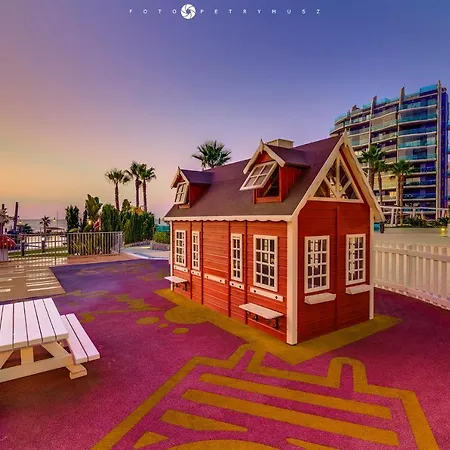 Sea Senses Skyline *